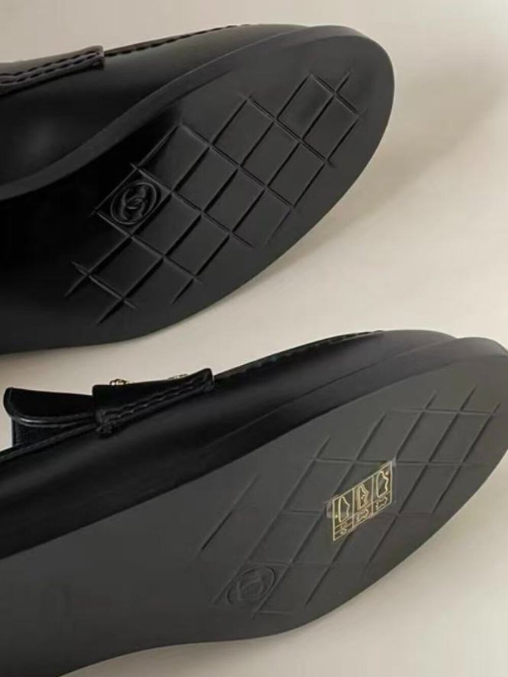Chanel Black Leather CC Logo Loafers Size 38 - Picture 5 of 5